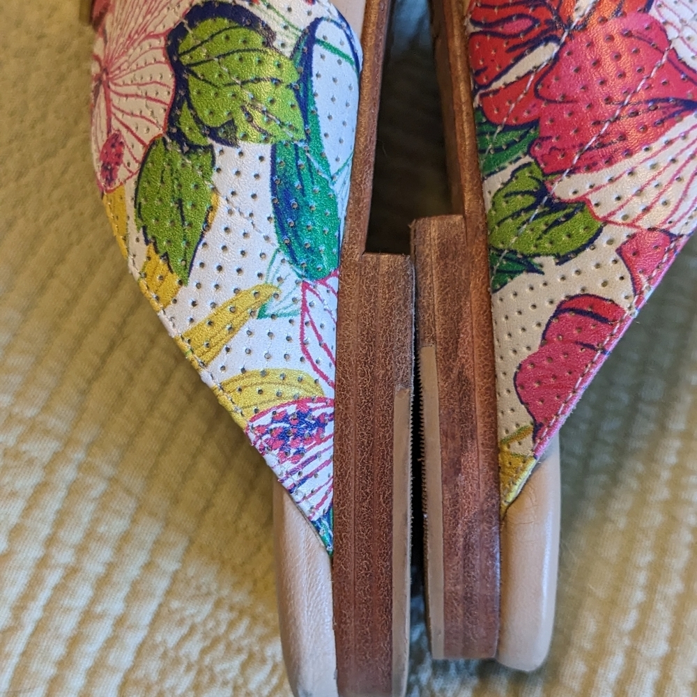 Tommy Bahama Sandals - NEW - Size 10 - Picture 7 of 7